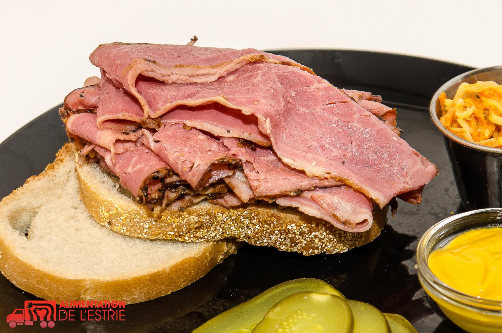 Smoked meat tranché (pastrami)